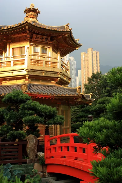 Puente del Arco en Nan Lian Garden, Hong Kong . —  Fotos de Stock