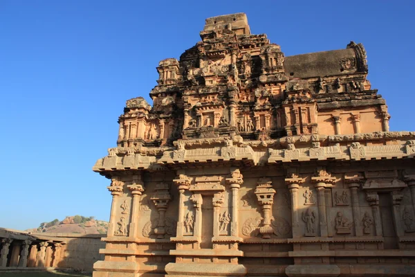 Détail de la sculpture du bâtiment extérieur à Hampi, Inde . — Photo