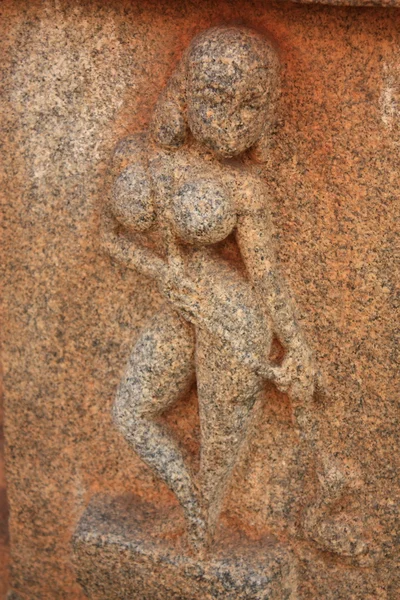 Carving detalj av byggnaden exteriör i hampi, Indien. — Stockfoto