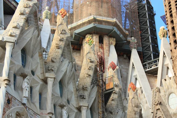 Famosa Sagrada Familia en Barcelona, España . — Foto de Stock