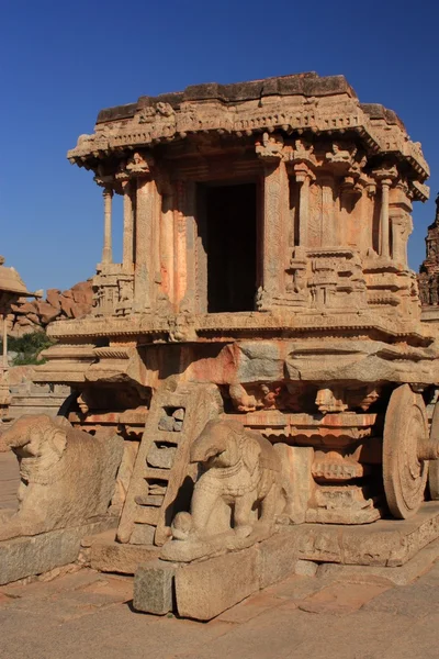 Carro de piedra en el templo de Vitthala en Hampi, India . — Foto de Stock