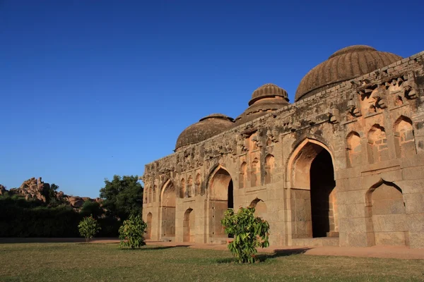 Ancient ruins of Elephant Stables in Hampi, India. — Stock Photo, Image