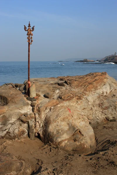 Shiva rock snijwerk op weinig vagator beach in goa, india. — Stockfoto