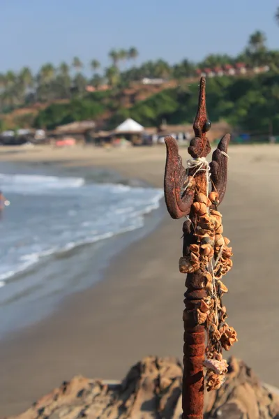 Shiva rock snijwerk op weinig vagator beach in goa, india. — Stockfoto