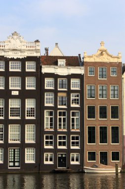 Amsterdam kanal evleri