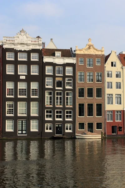 Domy průplav Amsterdam — Stock fotografie
