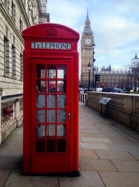 kırmızı telefon kulübesi, big Ben'e ve Parlamento Londra, İngiltere evler.