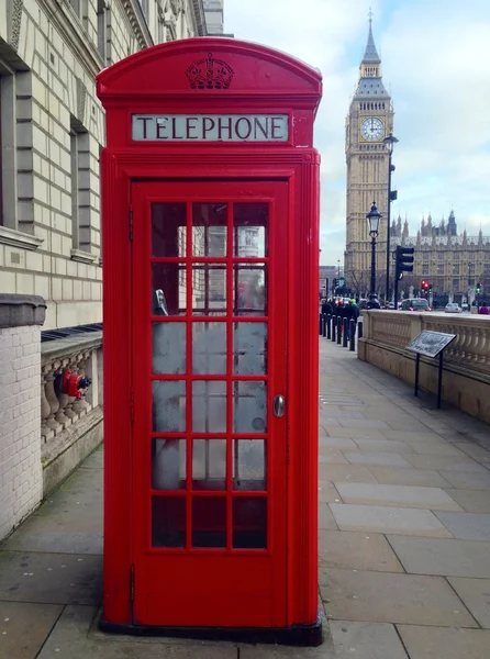 Červené telefonní budky, big ben a domy parlamentu v Londýně, Velká Británie. — Stock fotografie