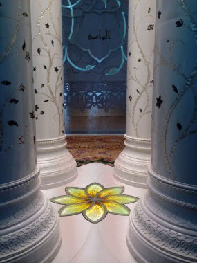 Abu Dabi 'deki Şeyh Zayed camii.