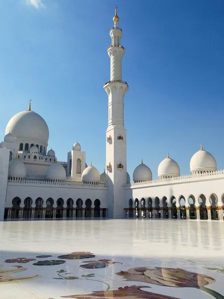 Мечеть Шейха Зайеда в Абу-Даби — стоковое фото