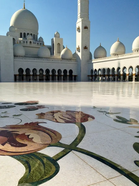 Abu Dabi 'deki Şeyh Zayed camii. Stok Fotoğraf