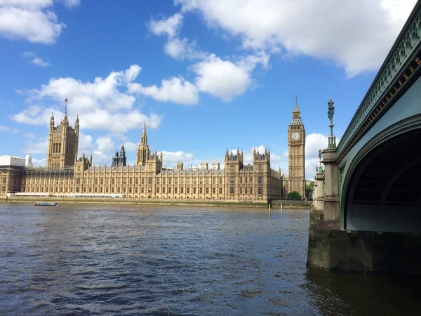 Stora ben och hus i parlamentet i London, uk. — Stockfoto