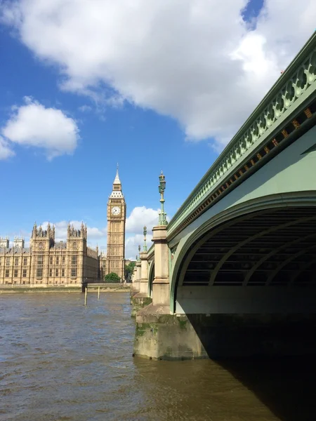 Gran ben y las casas del parlamento en Londres, Reino Unido. — Foto de Stock