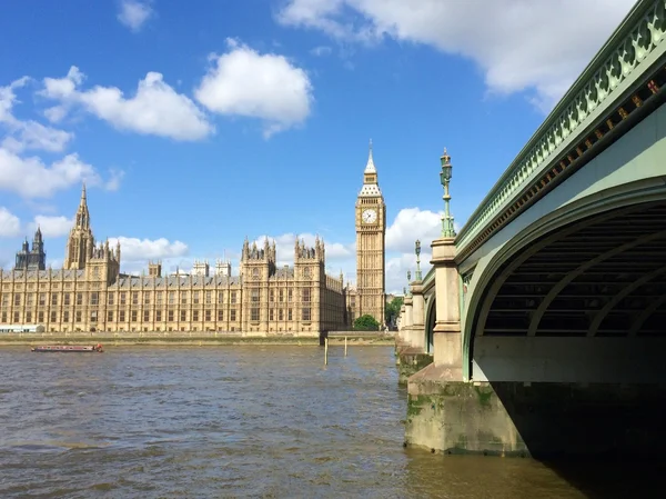 Grote ben en huizen van het parlement in Londen, Verenigd Koninkrijk. — Stockfoto