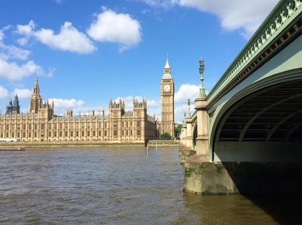 Gran ben y las casas del parlamento en Londres, Reino Unido. —  Fotos de Stock