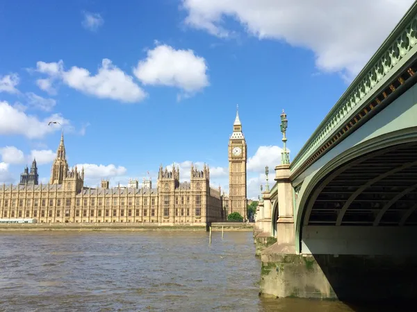 Velký ben a domy parlamentu v Londýně, uk. — Stock fotografie
