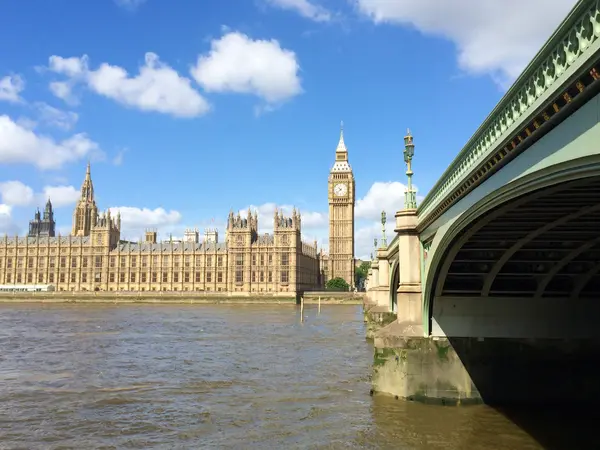 Velký ben a domy parlamentu v Londýně, uk. — Stock fotografie