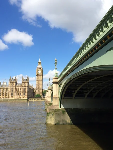 Grote ben en huizen van het parlement in Londen, Verenigd Koninkrijk. — Stockfoto