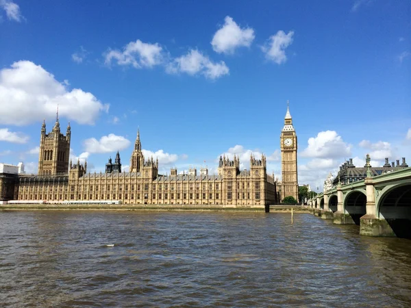 Big ben e casas do parlamento em London, uk. — Fotografia de Stock