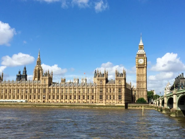 Gran ben y las casas del parlamento en Londres, Reino Unido. —  Fotos de Stock