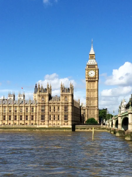 Stora ben och hus i parlamentet i London, uk. — Stockfoto