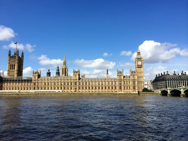 Grote ben en huizen van het parlement in Londen, Verenigd Koninkrijk. — Stockfoto