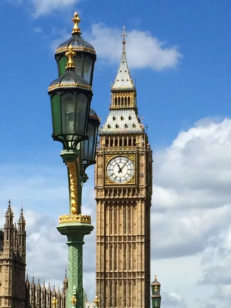 Grote ben en huizen van het parlement in Londen, Verenigd Koninkrijk. — Stockfoto