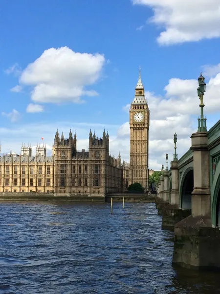 Gran ben y las casas del parlamento en Londres, Reino Unido. — Foto de Stock