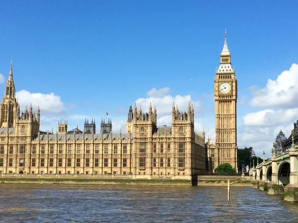 Grote ben en huizen van het parlement in Londen, Verenigd Koninkrijk. — Stockfoto