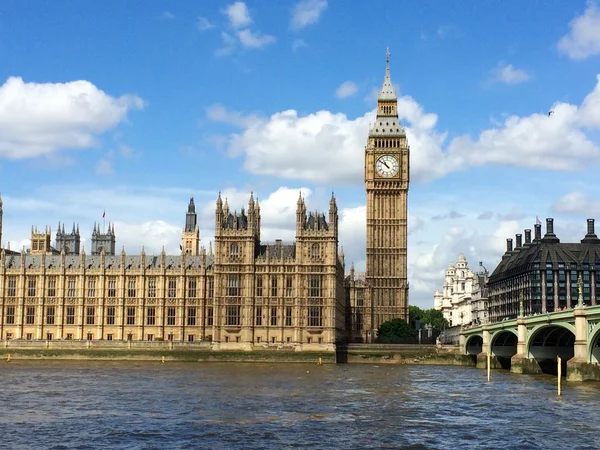 Gran ben y las casas del parlamento en Londres, Reino Unido. — Foto de Stock