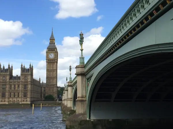 Grote ben en huizen van het parlement in Londen, Verenigd Koninkrijk. — Stockfoto