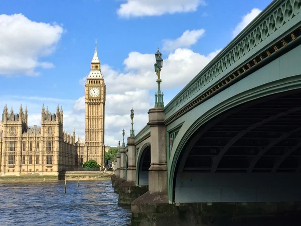 Big ben e casas do parlamento em London, uk. — Fotografia de Stock
