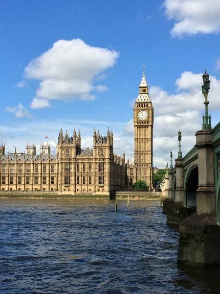 Big ben e casas do parlamento em London, uk. — Fotografia de Stock