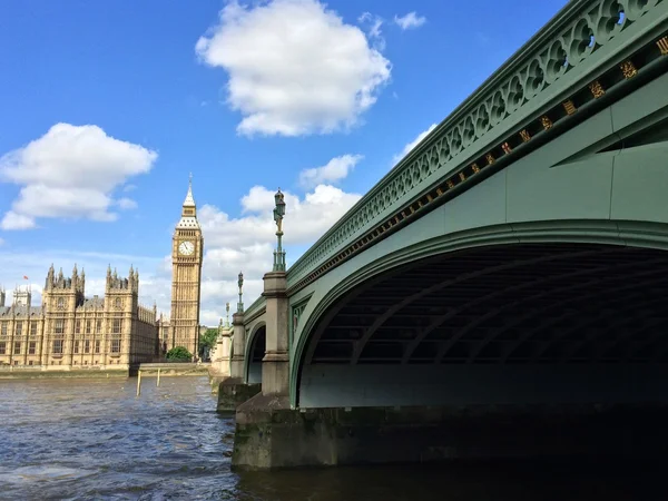 Big Ben e le case del parlamento a Londra, Regno Unito. — Foto Stock