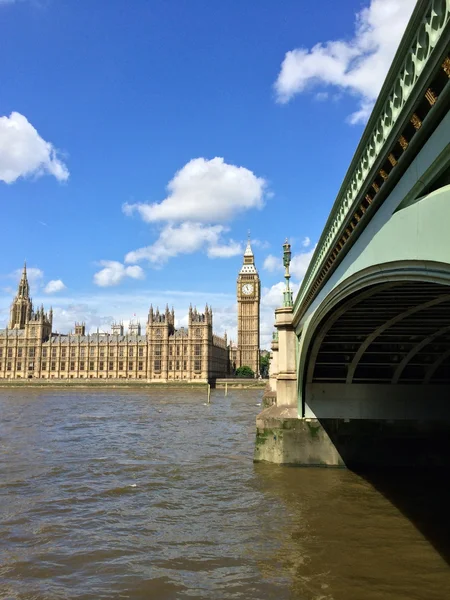 ロンドンの大きなベンと議会の家は. — ストック写真