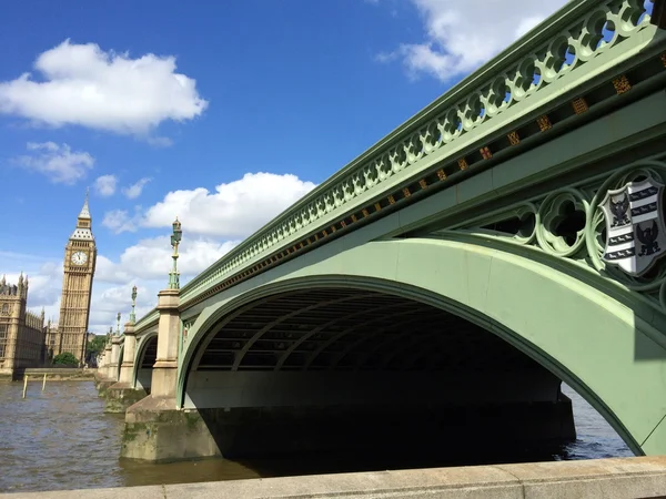 Stora ben och hus i parlamentet i London, uk. — Stockfoto