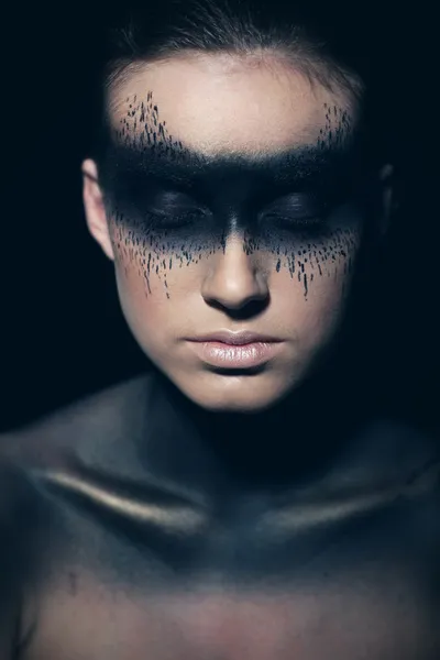 Vrouw met gesloten ogen en lichte make-up. Stockfoto