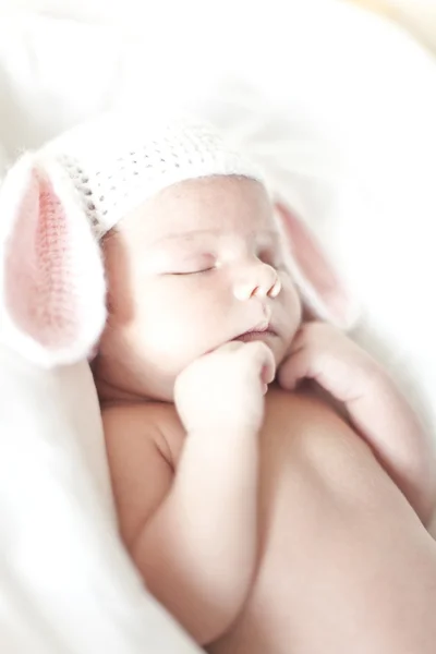 Boy baby girl right after delivery.Sweet baby girl portrait. Use the photo to represent life, parenting or childhood. Shallow focus. — Stock Photo, Image