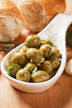 Salamura yeşil zeytin
