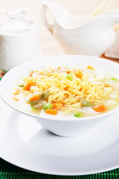 Sopa de macarrão asiático — Fotografia de Stock