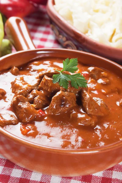 Beew stoofpot of goulash — Stockfoto