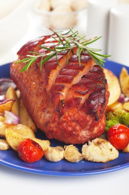 kavrulmuş Noel jambonu