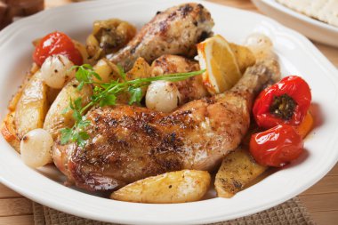 Kızarmış tavuk budu.