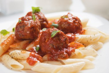 köfte ile makarna makarna