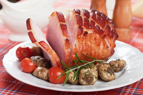 Roasted ham with mushrooms — Stock Photo, Image