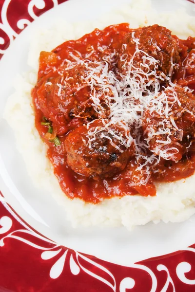 Albóndigas con puré de papa —  Fotos de Stock