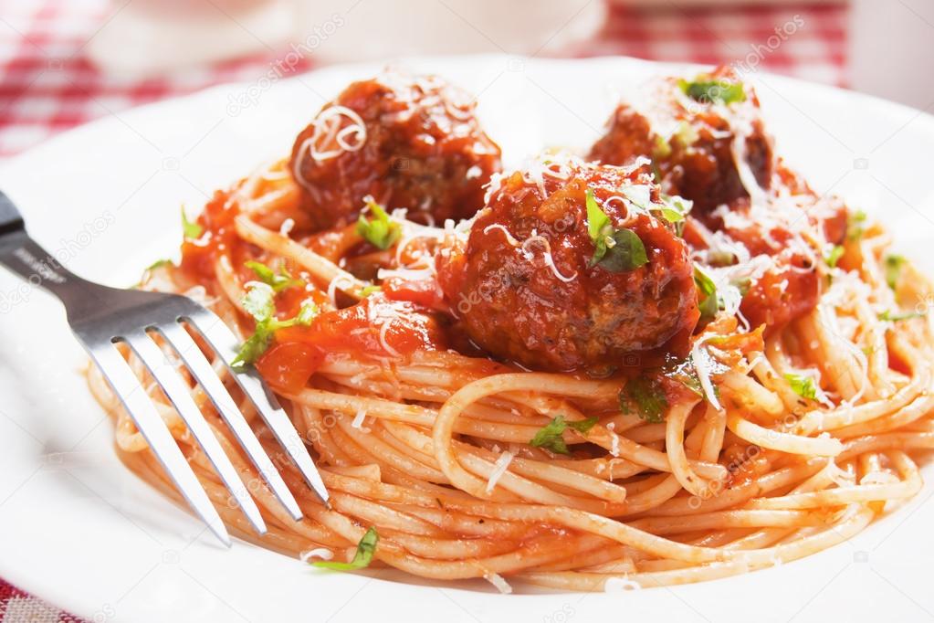 Spaghetti pasta and meatballs