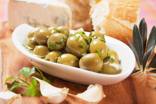 Olive verdi in salamoia — Foto Stock