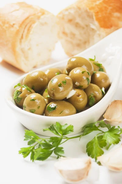 Nakládané zelené olivy — Stock fotografie