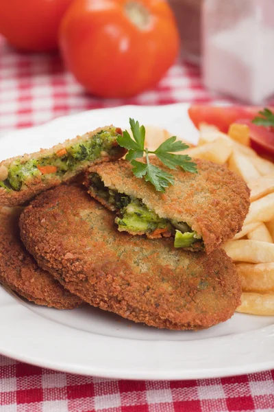 Vegetable burger with french fries — Stockfoto